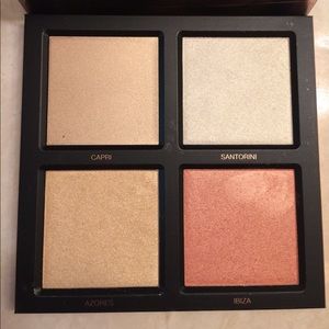 Huda beauty highlighter palette